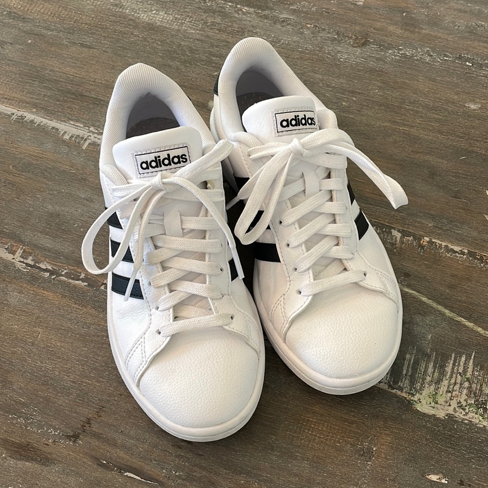 Women’s adidas cloudfoam comfort size 6 white w/ black stripes
